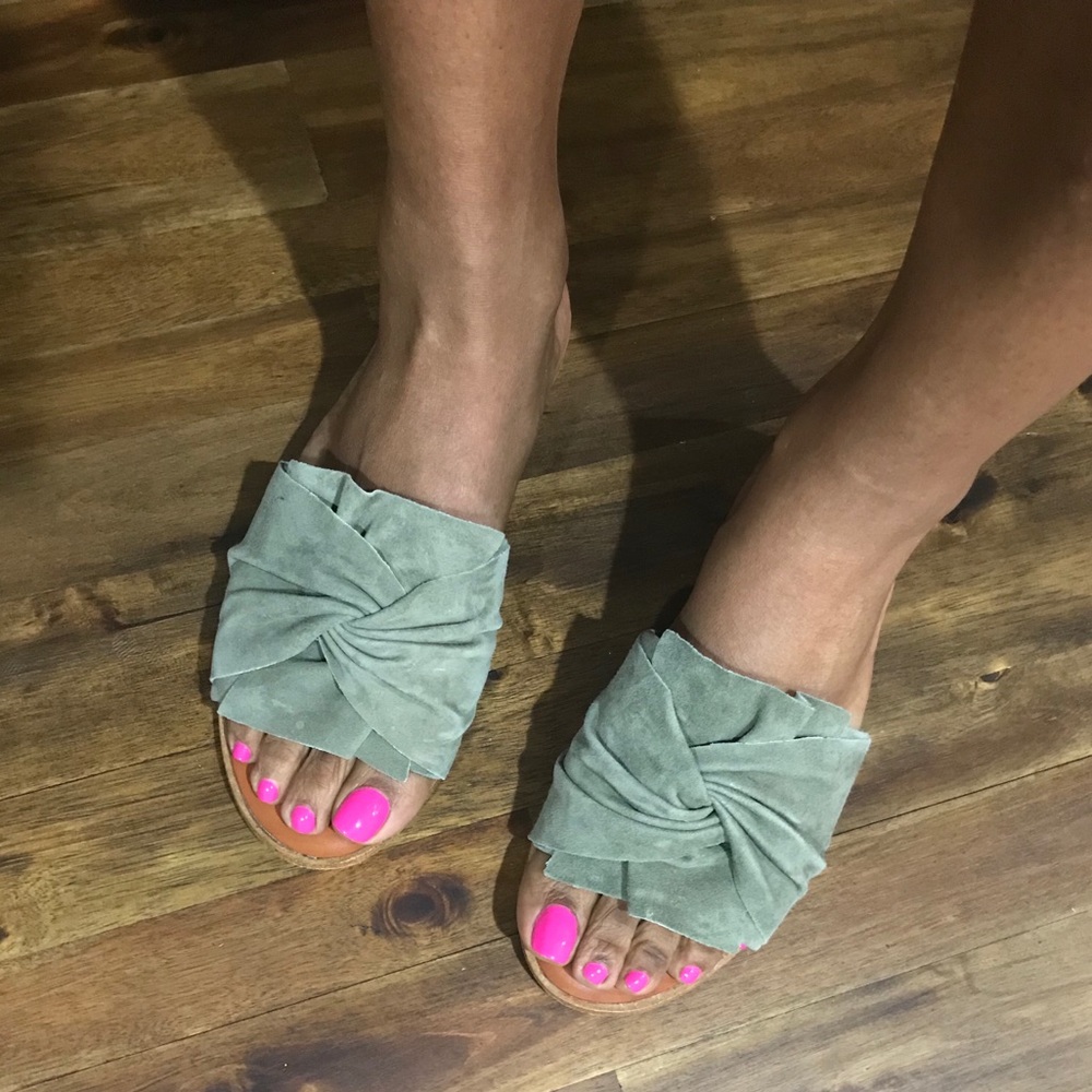 1. State leather pleated slide size 7/ 37